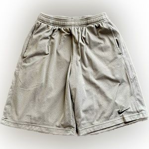 Men’s Nike Dri Fit Shorts, size Small (gray)